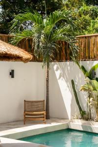 Villa Milos - Tropical 4BD Villa - 90 Seconds To The Beach