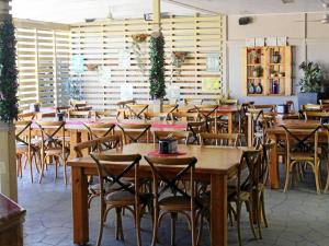 The Golden Orange Hotel Motel