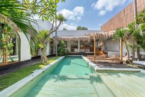 Villa Micasa - Tropical Oasis 4BR Villa with Private Pool, Perfect for Big Groups, 12 Minutes to the Beach