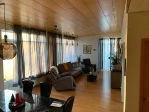 Spacious Cozy House in Keflavik - Hafnir