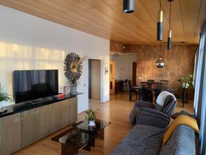 3BR Keflavík Home, Sleeps 7, 8 Min to Airport