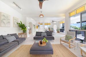 Arafura Blue a Poolside Family Oasis on the Coast