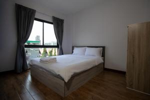 Room 36 service apartment