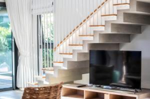 Beachfront Luxury Villa & pool