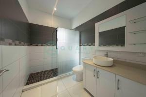 Modern Oceanview Apartment D1