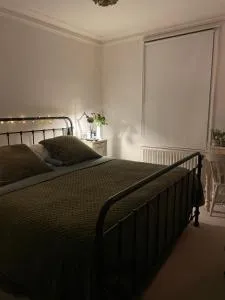 3 Bed Home Sleeps 6 Free parking - 波茨莱德