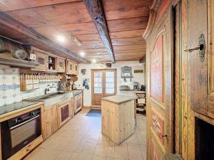 Maisons de vacances Gite Le Chut - Piscine & Jacuzzi - 11 a 14 personnes : photos des chambres
