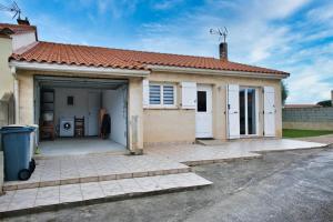 Maisons de vacances Family house with garden : Maison de Vacances