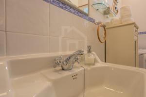 Las Golondrinas by Inmo360Solutions