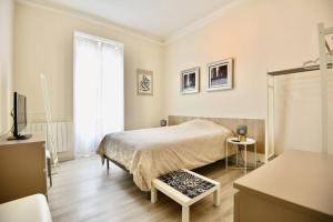 Nice Signature Notre Dame