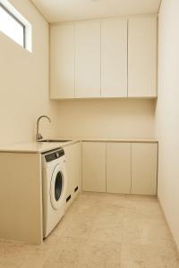 Casa Lily - Luxury 3 Bedroom Villa in Bingin