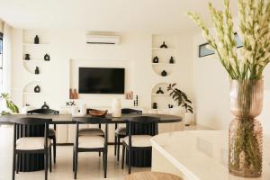 Casa Lily - Luxury 3 Bedroom Villa in Bingin