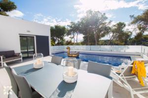 Villa Mirlo Blanco by Abahana Villas