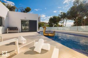 Villa Mirlo Blanco by Abahana Villas