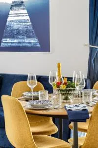 ARI Navy Apartment - High-end Residence - Zimandcuz