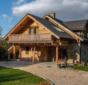 W Otulinie Czerwonej Góry - Zagrody