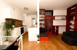 Tonys Place under the Castle