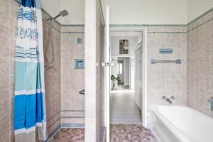 Lovely Double Room - Nearby Transport & Shops - Shared Bathroom