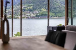 Bellevue Residences - Luxurious Lakeside Apartments