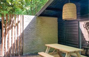 Stunning Home In Rheezerveen With Wifi