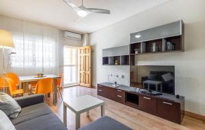 2 Bedroom Awesome Home In Elche