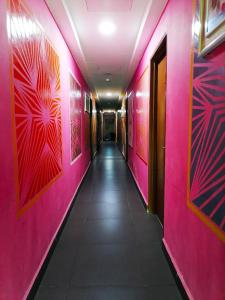 DE GLORY HOTEL UsJ 21