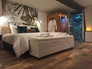 Maisons de vacances L-Etreinte, gite de charme avec jacuzzi interieur et sauna : photos des chambres