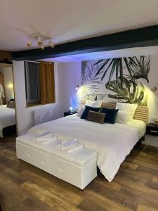 Maisons de vacances L-Etreinte, gite de charme avec jacuzzi interieur et sauna : photos des chambres