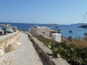 MYRTIA , Traditional Kimolos house