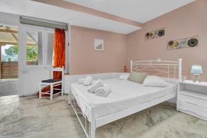 Tasoula Studio with garden view