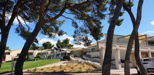 Appartements Cote Golf, bel appartement RDC avec terrasses dans Golf, piscine, tennis, a 5mn de l'Isle sur la Sorgue : photos des chambres