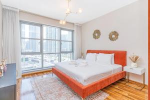 City skyline view I Super-fast Wi-fi I Downtown