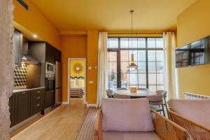 Two-Bedroom 2 bathrooms with Patio I room in MIT House NoMad Latina en Madrid