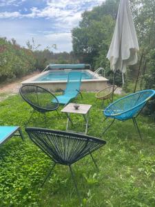 STUDIO Havre de paix au pont du gard Piscine et Jacuzzi chez Valerie Payre