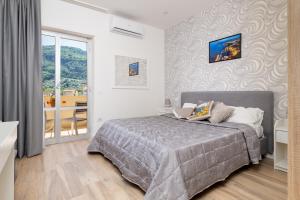 Nonno Angelo - 4 Bedrooms with Free Parking & Seaview Balcony
