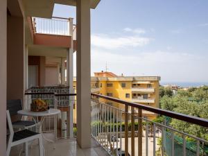 Nonno Angelo - 4 Bedrooms with Free Parking & Seaview Balcony