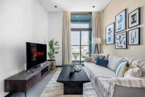 GuestReady - Majestic canal and Burj Khalifa view