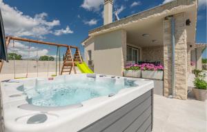 Cozy Home In Loborika With Wifi