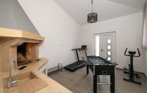 Cozy Home In Loborika With Wifi