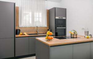 Cozy Home In Loborika With Wifi