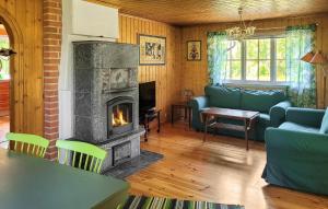 2 Bedroom Amazing Home In Högsby