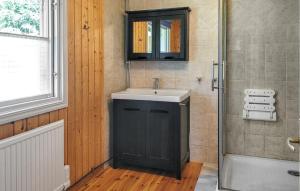 2 Bedroom Amazing Home In Högsby