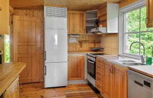 2 Bedroom Amazing Home In Högsby