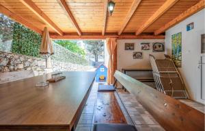 2 Bedroom Cozy Apartment In Rukavac