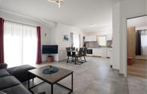 2 Bedroom Cozy Apartment In Rukavac