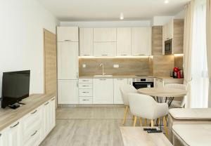 Azur Delux -1BD Flat with Parking & Pool by Flat Mаnаger