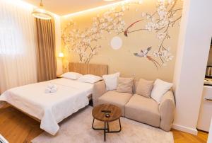 Blossom Cane Apartment