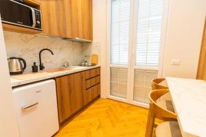 Blossom Cane Apartment