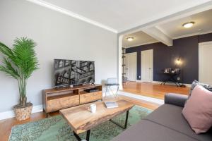 Central W Village 1BR w Gym Doorman NYC-132