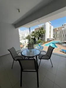 Pool View Flat in City Centre - Scala